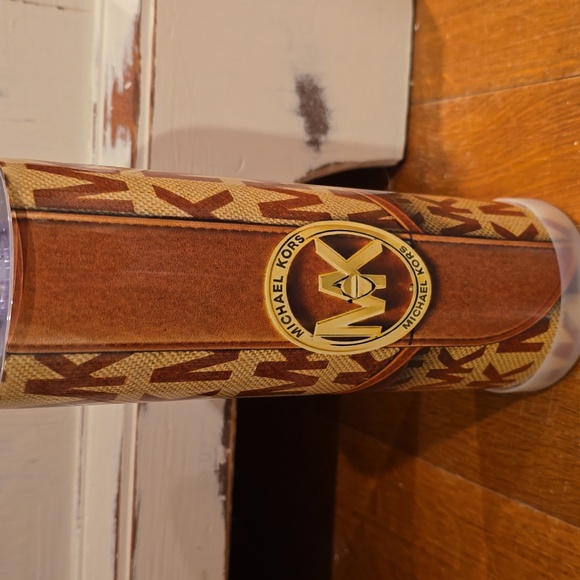 NIB Insulated 20 Oz Tumbler With Metal Straw And Cleaning Brush - Picture 4 of 5